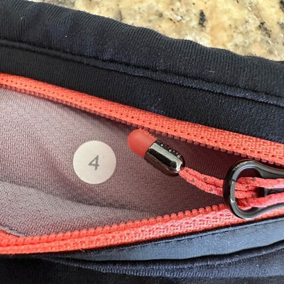 EUC Lululemon Run Pace Crop Leggings Black Ocean Stripe Bleached Coral Size 4 - Picture 10 of 10